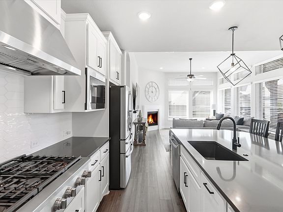 4th image of 603 Crystal View Dr