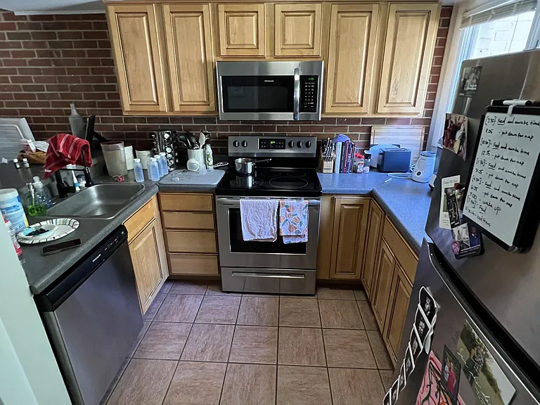 768 Roland St — Photo 9