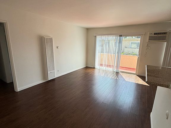 4th image of 6155 Woodman Ave #12cde82ab