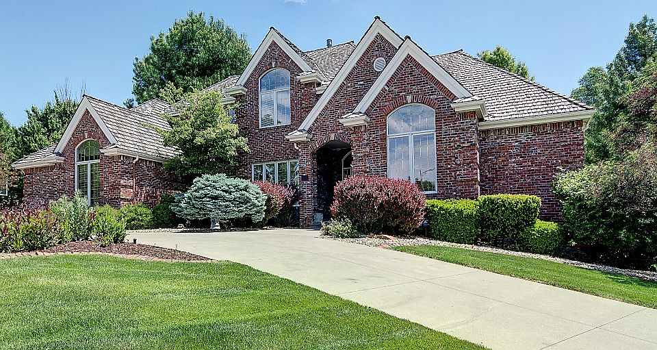 1st image of 615 N 164th Cir