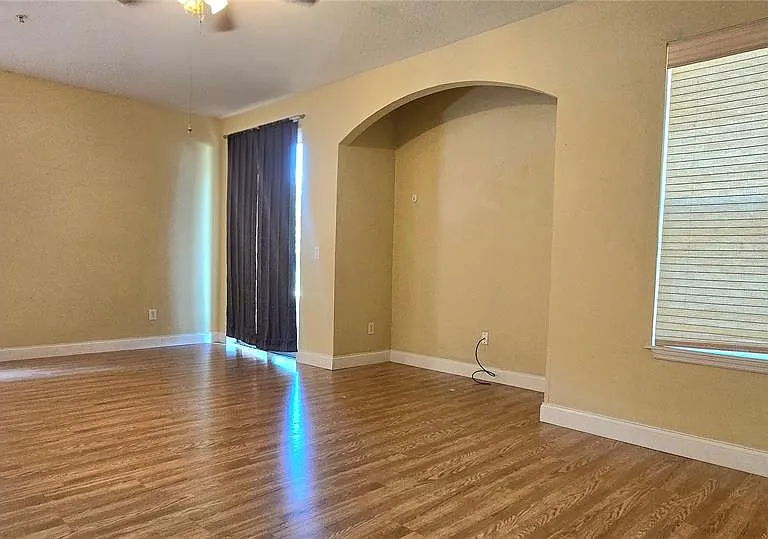 2921 Pine Oak Trl — Photo 8
