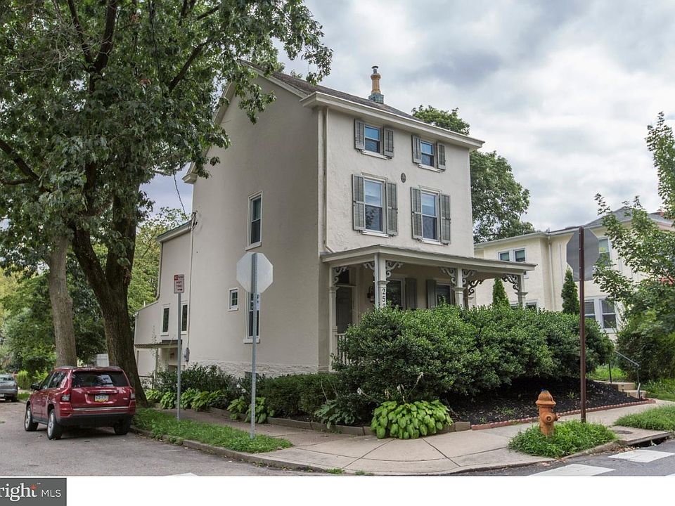 1st image of 252 E Evergreen Ave