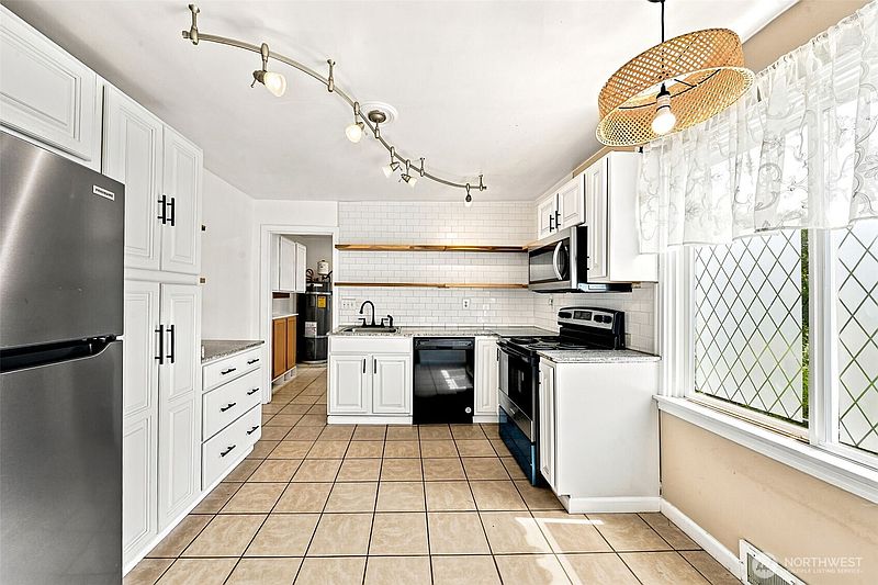 2nd image of 116 M Street NE
