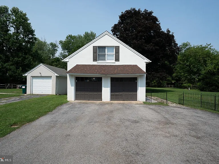 353 S Old Middletown Rd — Photo 43