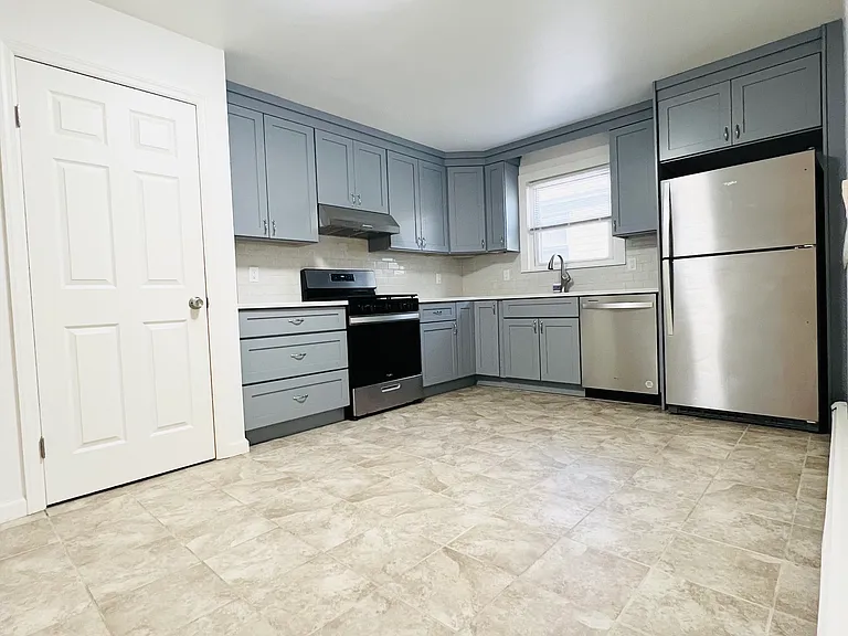 76 Front St #2 — Photo 1