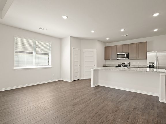5th image of 10609 Stag Ln
