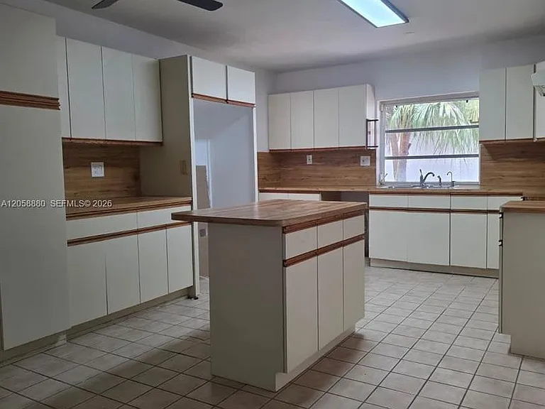 8404 SW 102nd Pl — Photo 1