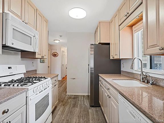 4th image of 14945 83rd St