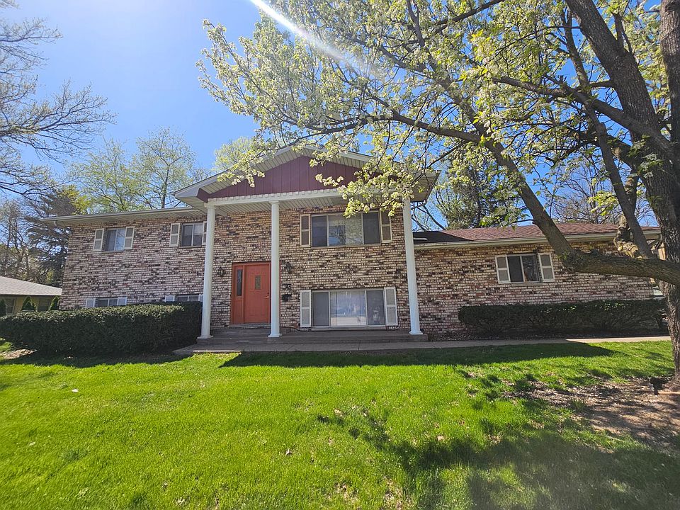 1st image of 3819 N Knoxville Ave #B
