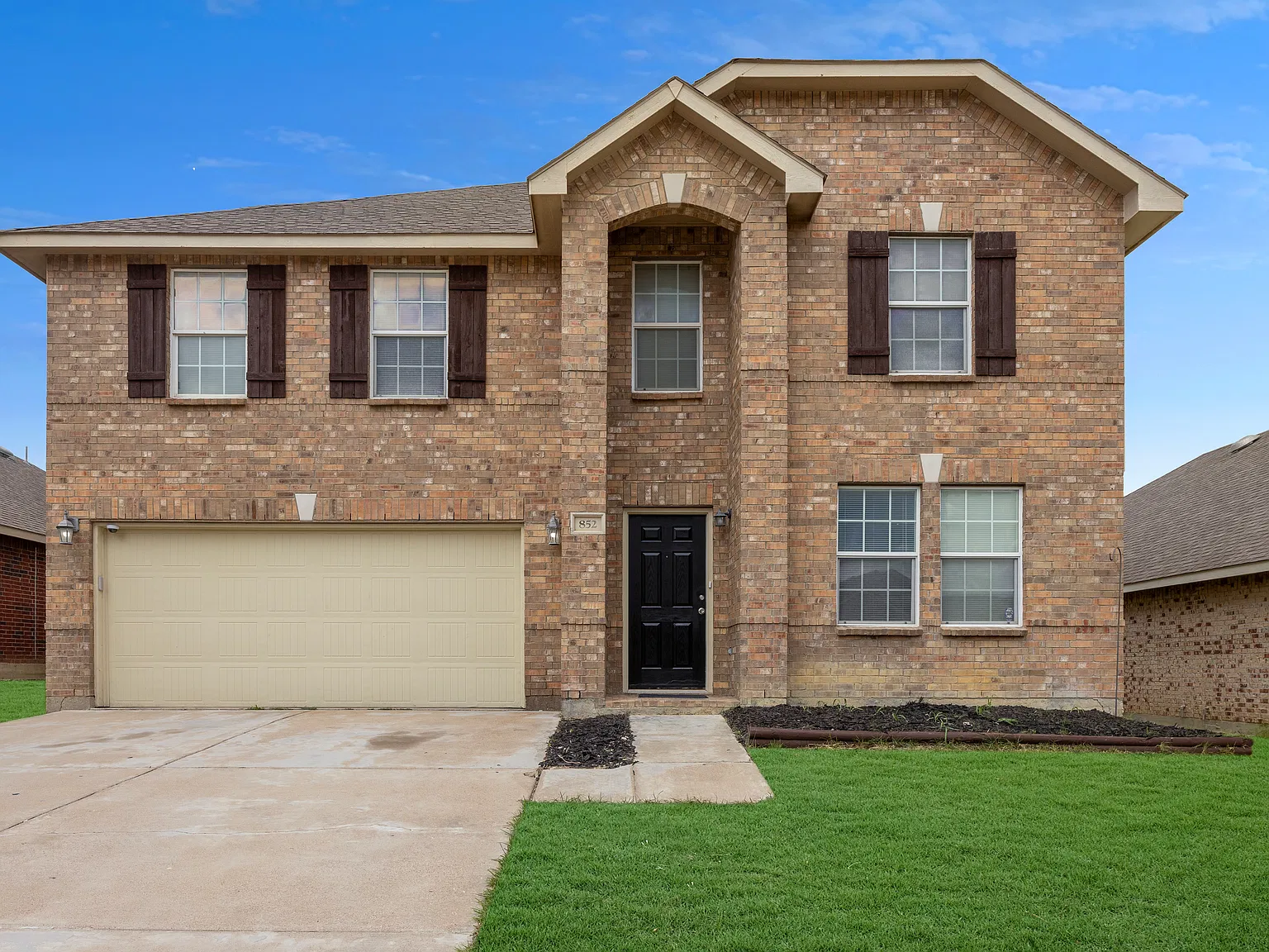 3 bed, 2.5 bath, 2420 sqft, $2,395 — Photo 1