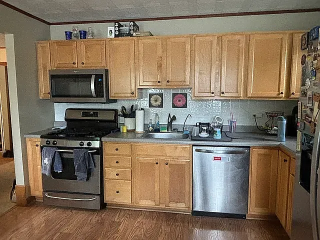 3 bed, 1085 sqft, $2,400 — Photo 2