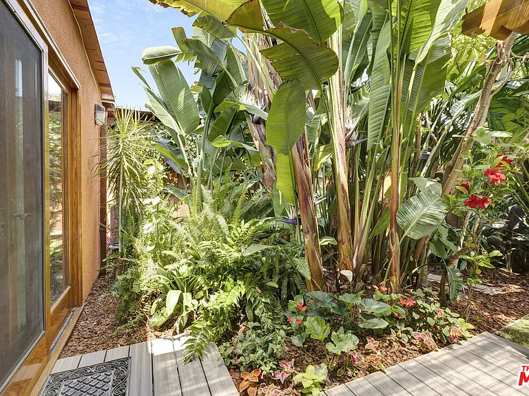 1138 1/2 Poinsettia Pl — Photo 21