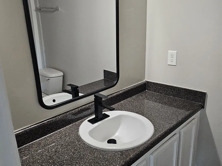 625 Mill Stone Blf #B — Photo 5