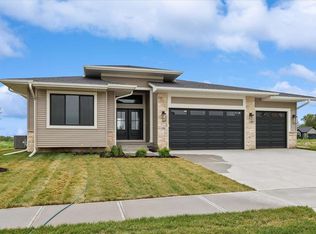 1201 Timber Trl, Solon, IA 52333