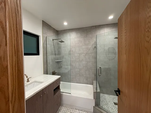 1833 Benecia Ave #1833 — Photo 8