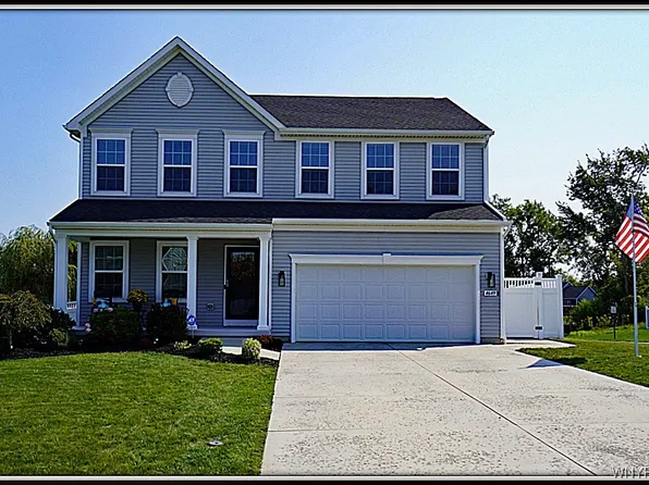 4649 Logans Ln, Hamburg, NY 14075