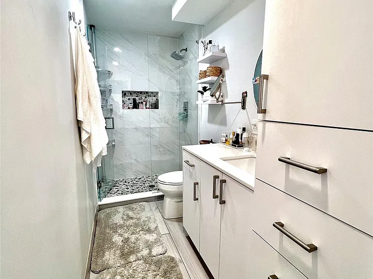 2115 NE 37th Dr #121 — Photo 13