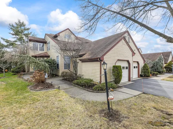 3 Yarmouth Dr #E, Monroe Township, NJ 08831