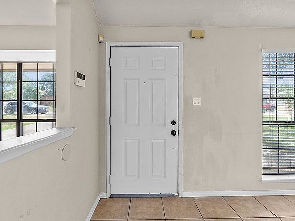 3rd image of 6036 Dunn Dr
