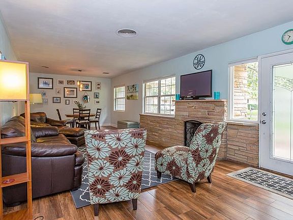 5th image of 1876 Oak Ln