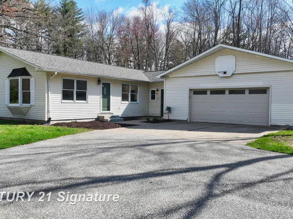 10293 Carr Rd, Saint Charles, MI 48655