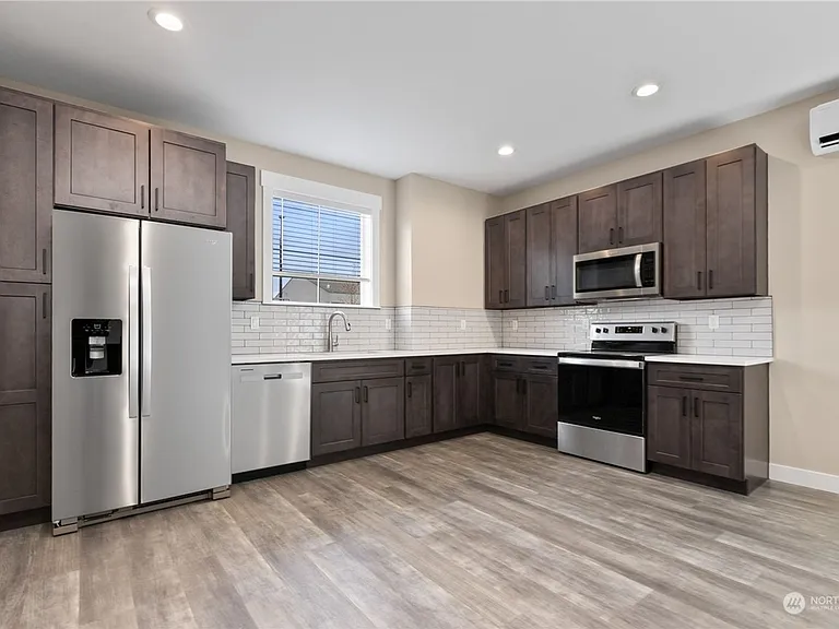 2217 Dejong Dr — Photo 6