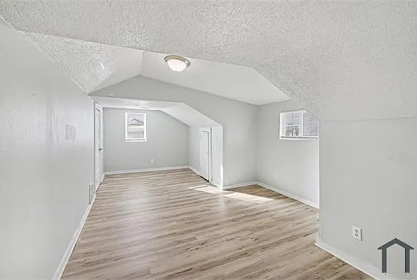 2 bed, 870 sqft, $1,200 — Photo 3
