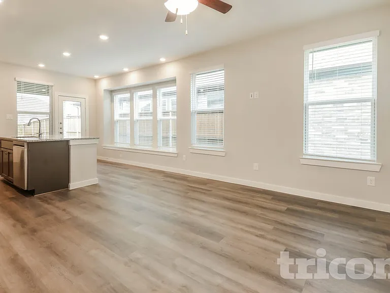 2580 Dulaney Dr — Photo 3