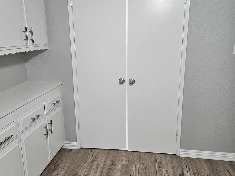 Malibu Apartments — Photo 14