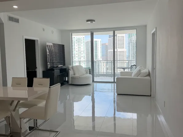 90 SW 3rd St, Miami, FL