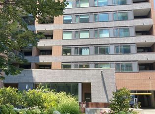 400 Wellington St W #804, Toronto, ON M5V 0B5