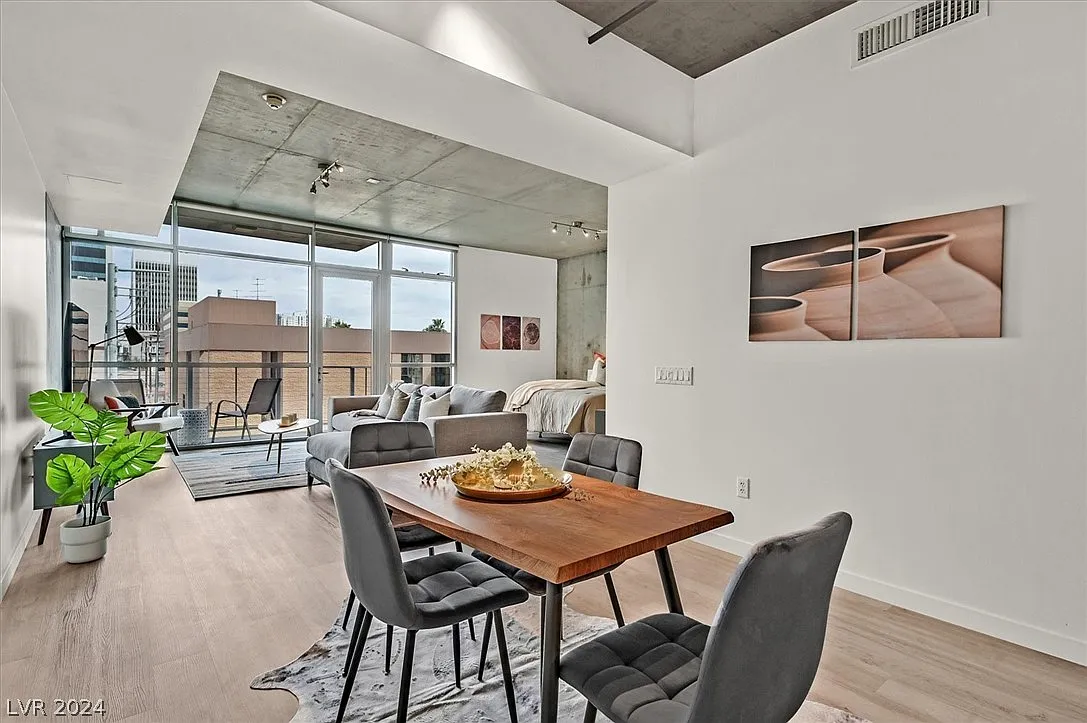 1 bed, 1.0 bath, 884 sqft, $3,000 — Photo 4