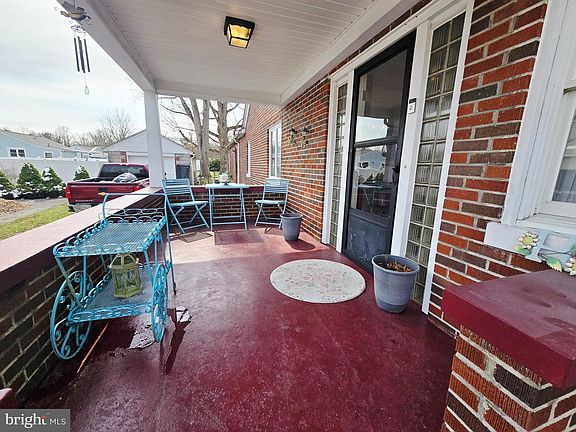 2nd image of 303 Crescent Rd