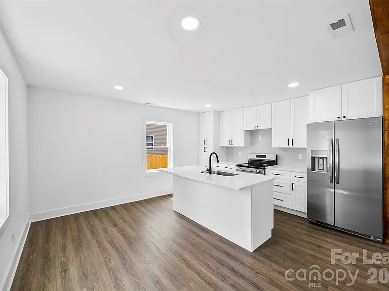 2942 Reid Ave — Photo 4
