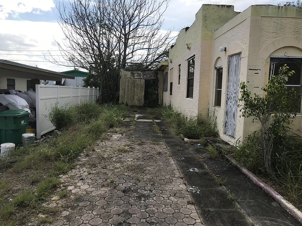 2nd image of 1119 W 26th St