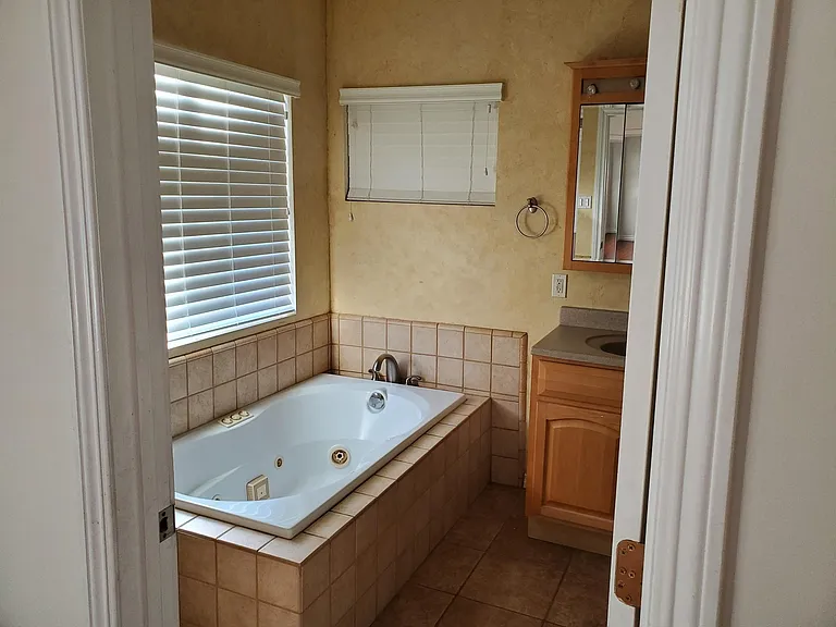 8921 Chimineas Ave — Photo 7