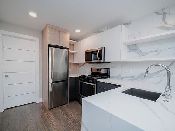 5th image of 4423 N Ashland Ave #104