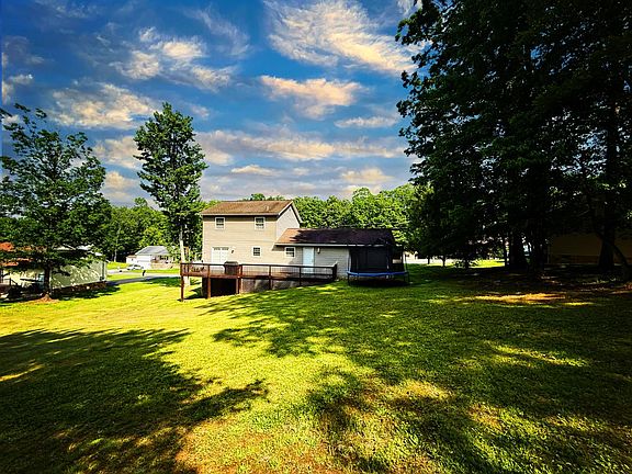 3rd image of 144 Oak Ridge Ln