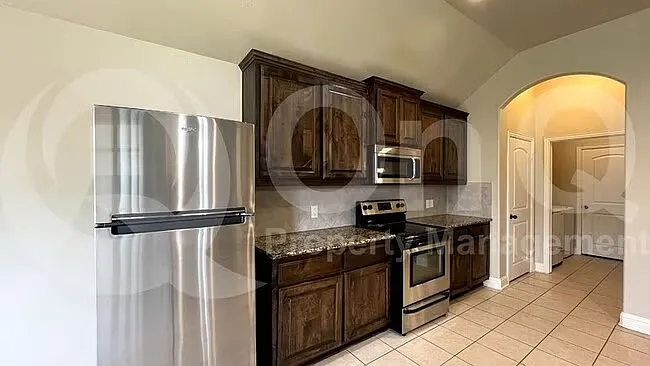 516 Brooke St — Photo 9
