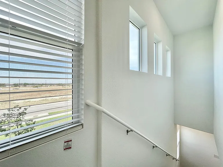 1517 Cobblecrest Ln — Photo 25
