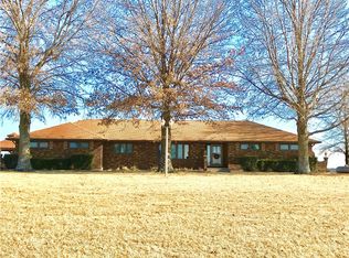 17805 S Ridgely Rd, Smithville, MO 64089