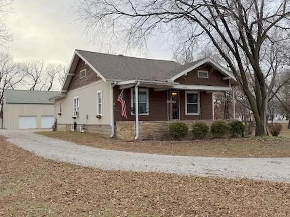 4079 Parkview Dr, Frontenac, KS 66763