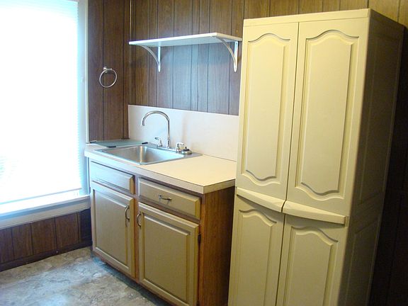 2nd image of 317 1/2 Torrey St #2