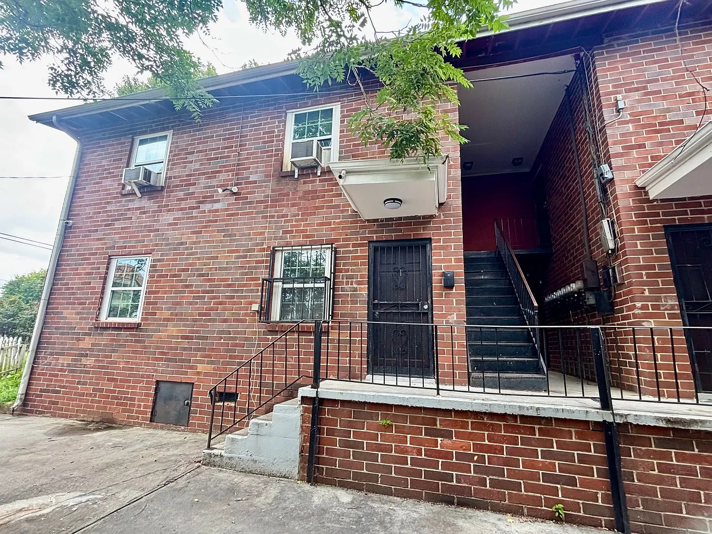 1048 Washington Street — Photo 2
