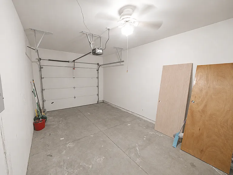 2950 NE Nikki Ct #D — Photo 29