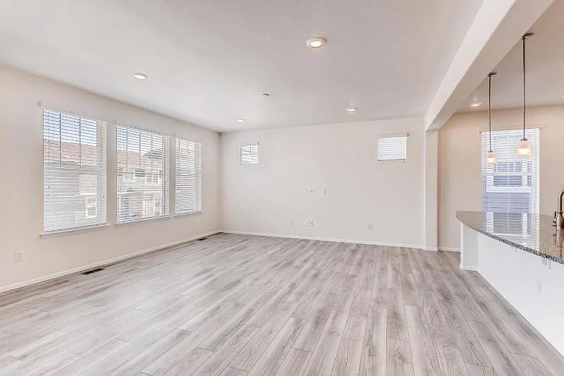 4 bed, 2961 sqft, $3,400 — Photo 4