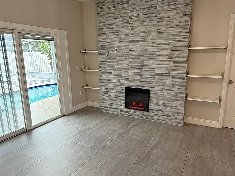 13305 Greenpointe Dr — Photo 10