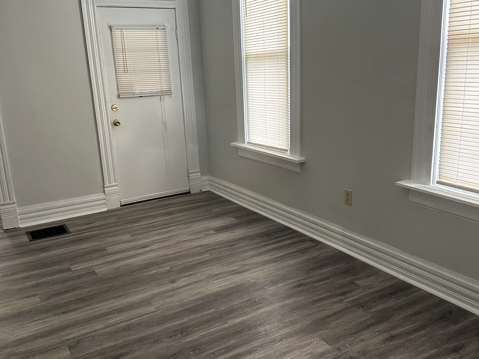 3 bed, 1.5 bath, 1500 sqft, $1,725 — Photo 2