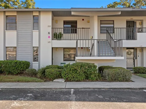 1601 43rd St N APT 220, Saint Petersburg, FL 33713