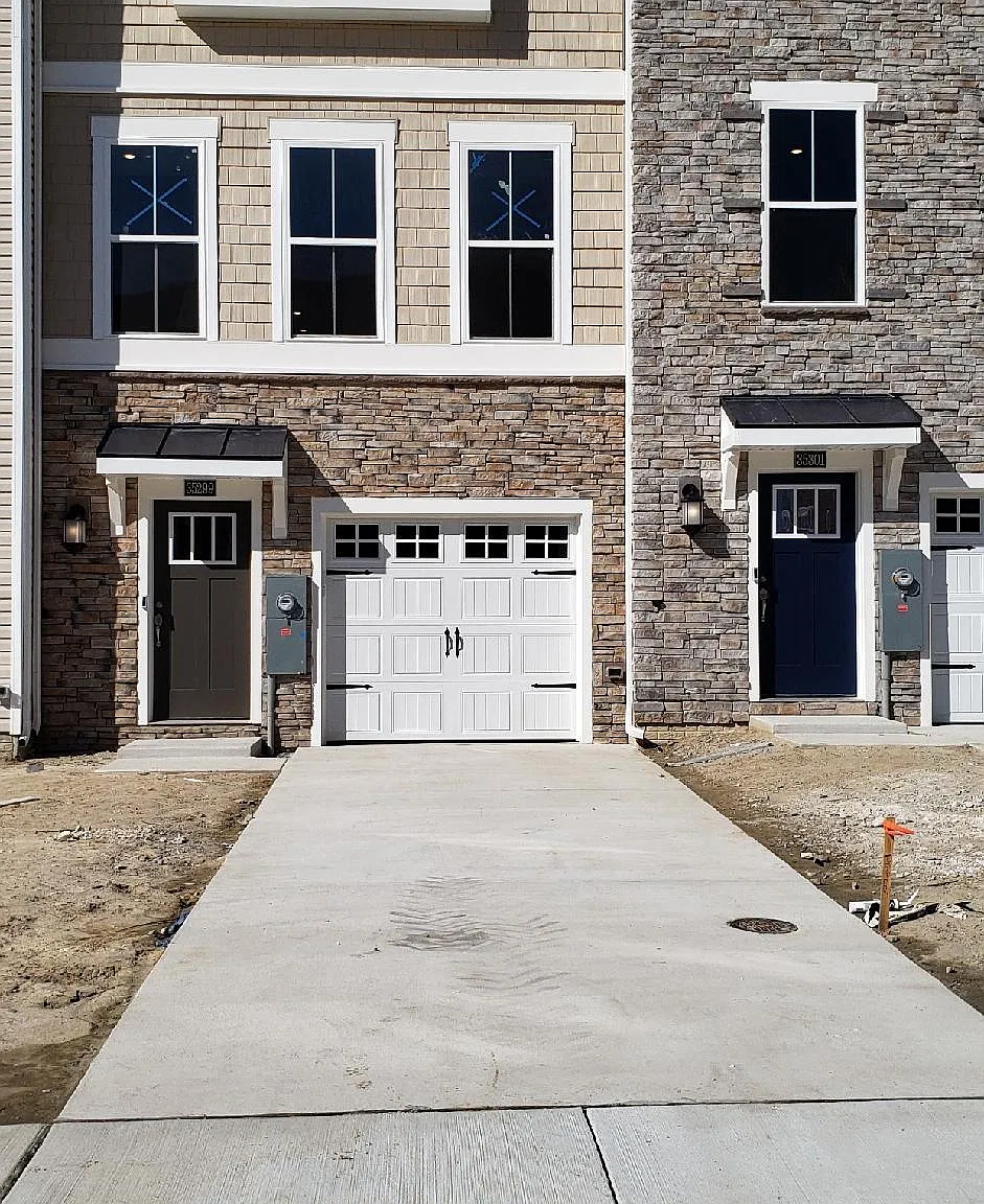 3 bed, 3.5 bath, 1837 sqft, $2,200 — Photo 1